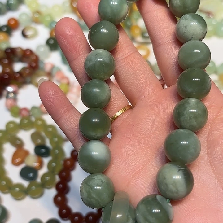 蛇纹石玉未镶嵌手持