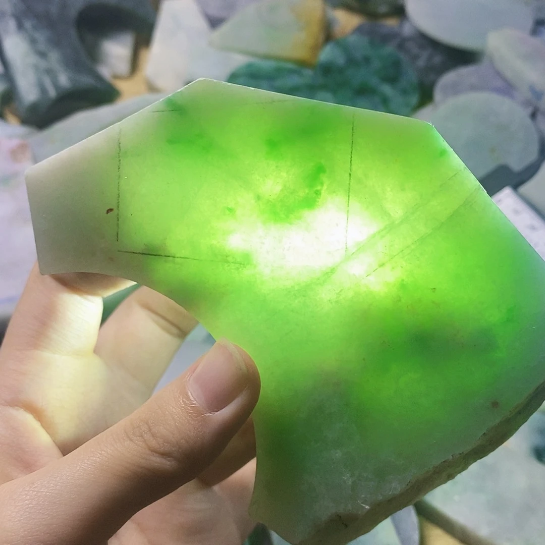 翡翠未镶嵌颈饰翡翠