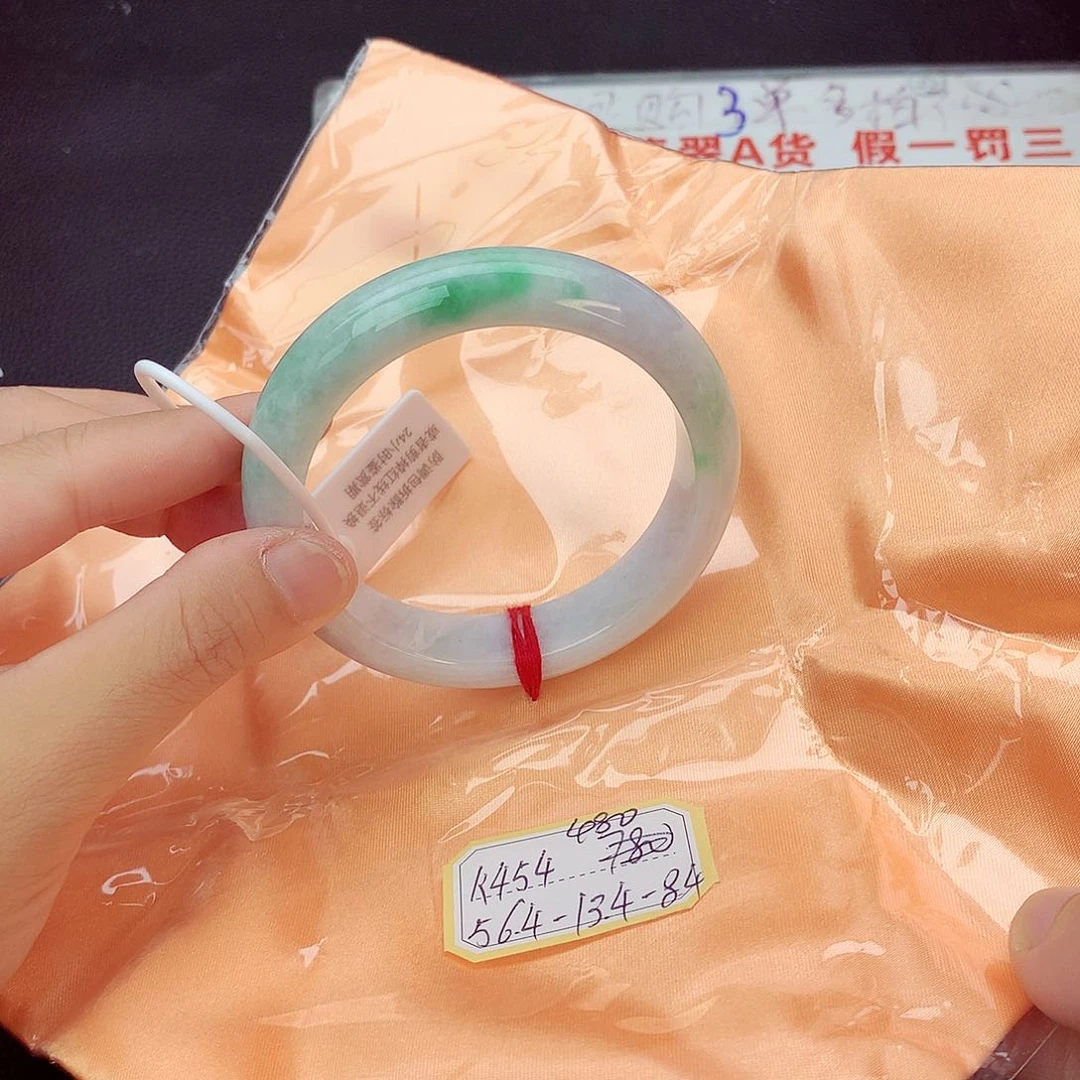 翡翠手镯未镶嵌翡翠