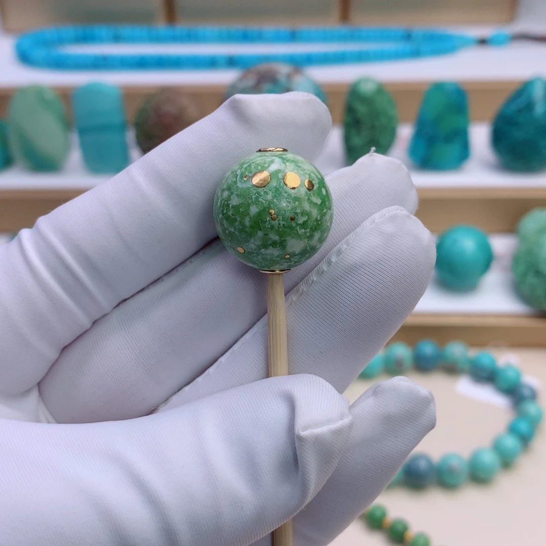 未镶嵌绿松石颈饰