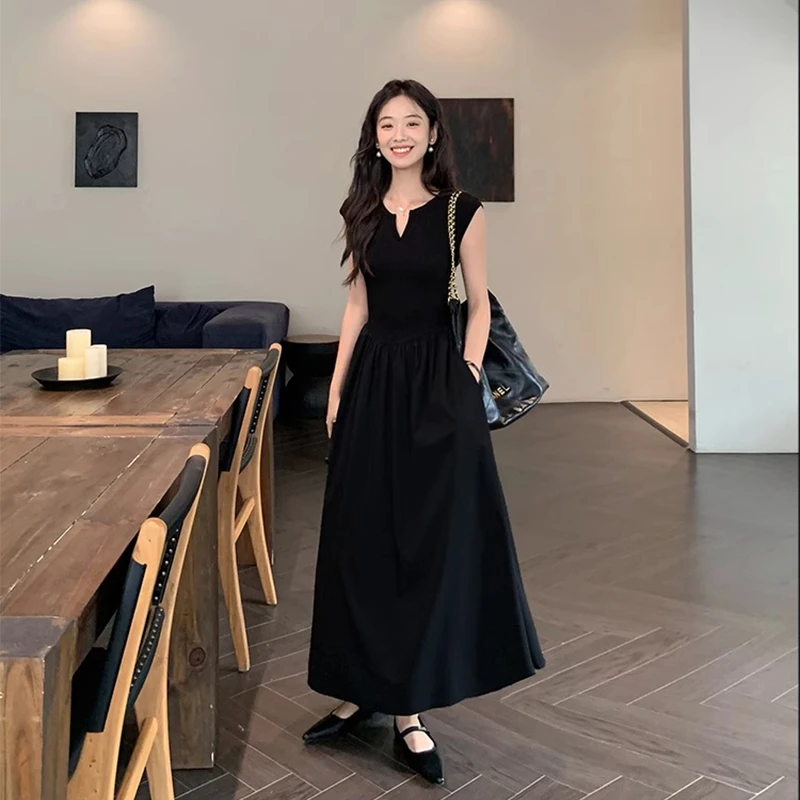 黑色赫本风无袖连衣裙2025夏季法式新款修身显瘦裙子收腰气质长裙
