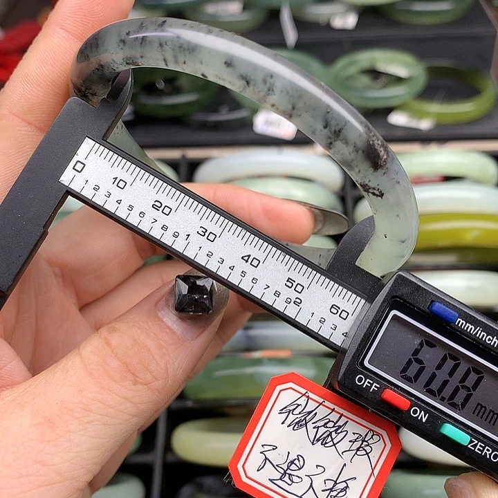 蛇纹石玉手镯未镶嵌586