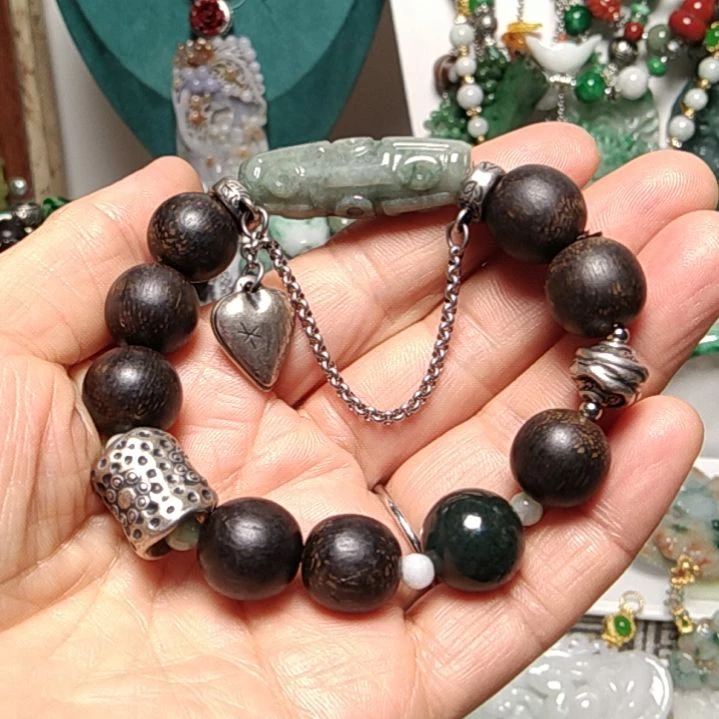 翡翠吊坠(赠链)未镶嵌