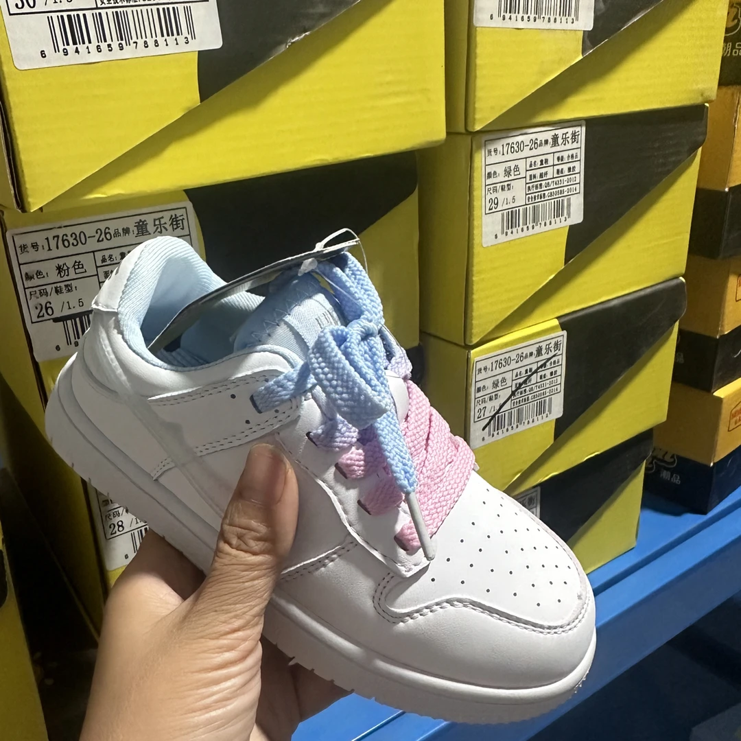 儿童运动板鞋时尚