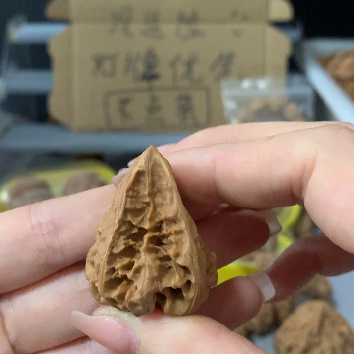 ****吊坠文玩核桃异形单只，有瑕疵