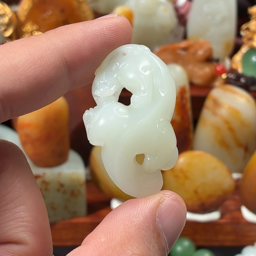 和田玉未镶嵌吊坠(赠链)12.5g