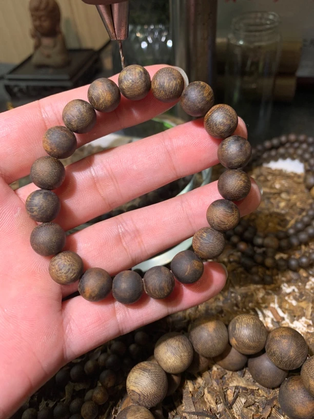 沉香手串单圈108888886