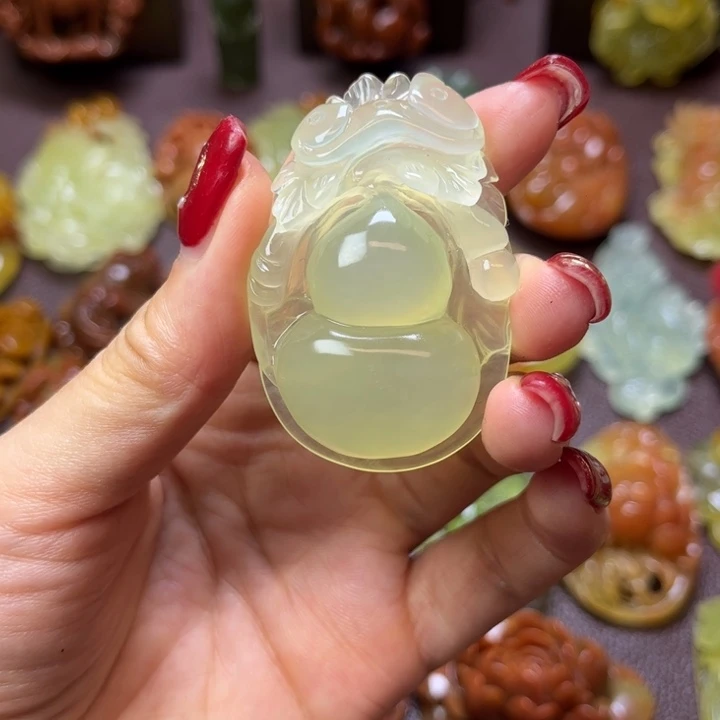 蛇纹石玉吊坠(赠链)未镶嵌