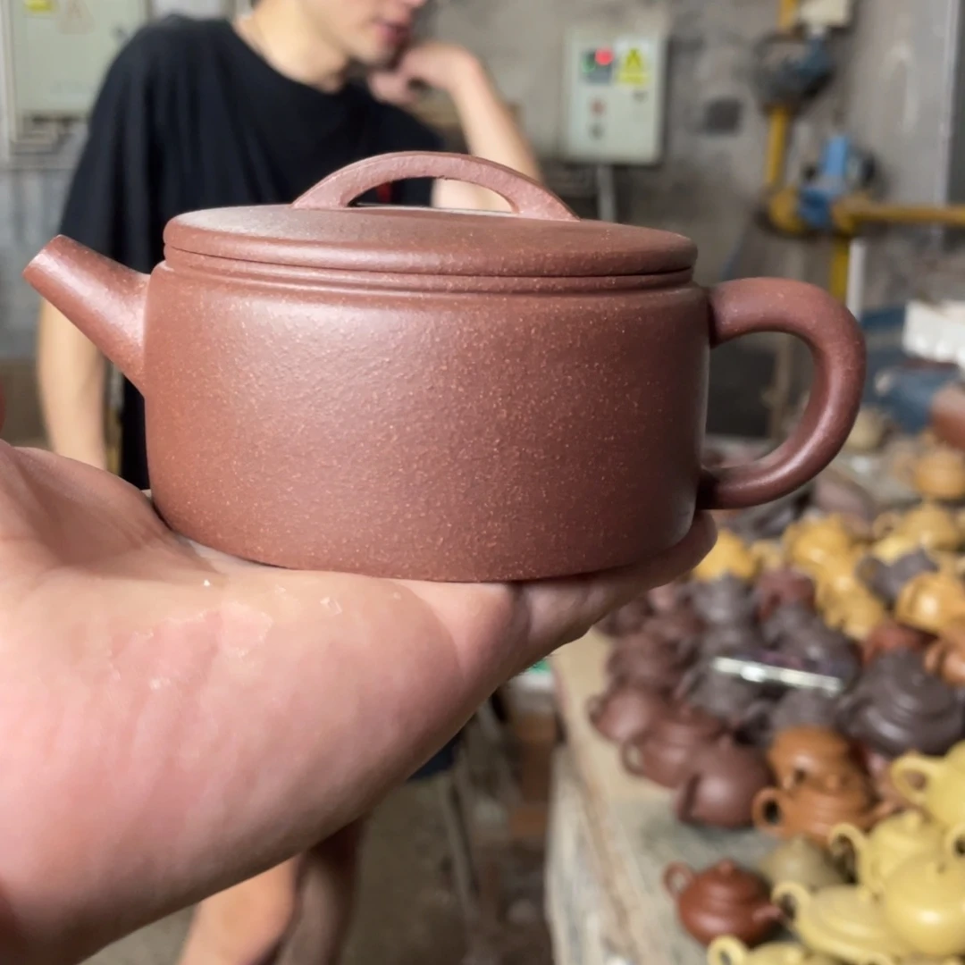 茶壶紫砂LD。 底槽清。 汉瓦。 200CC
