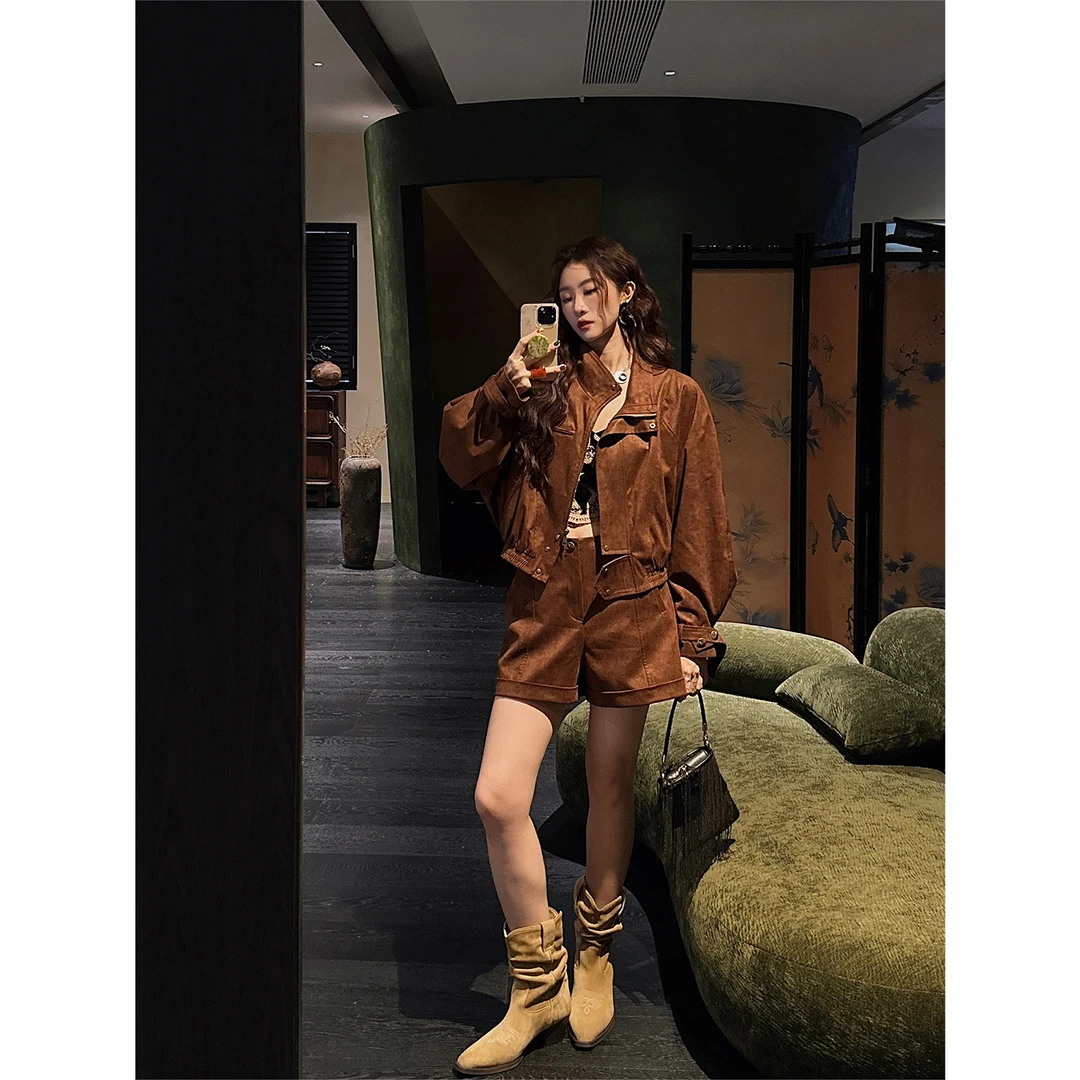 三吉黑花【格度】巨好看的早秋装一整套环保麂皮绒短裤夹克短外套