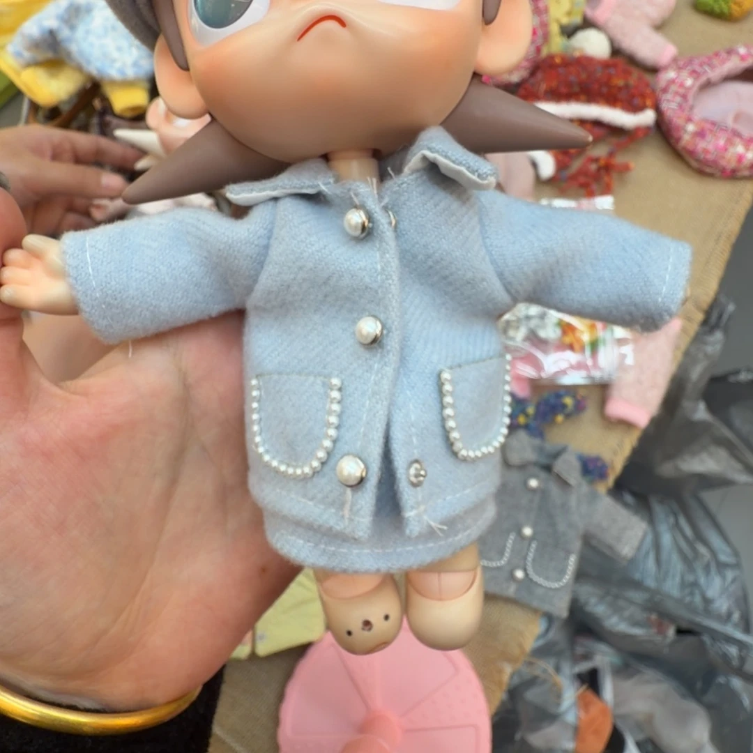 一个蓝色小香外套