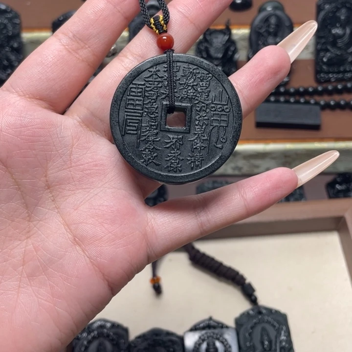 巴***坚未镶嵌蛇纹石玉颈饰