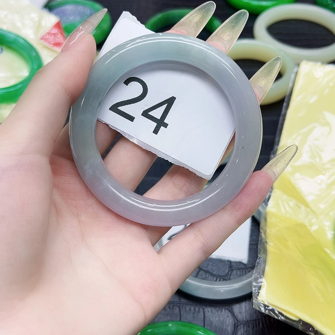 翡翠手镯未镶嵌默认微瑕