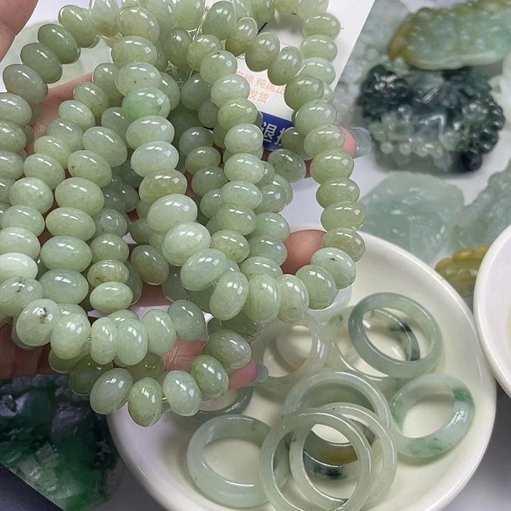 陆***学翡翠未镶嵌颈饰20-1