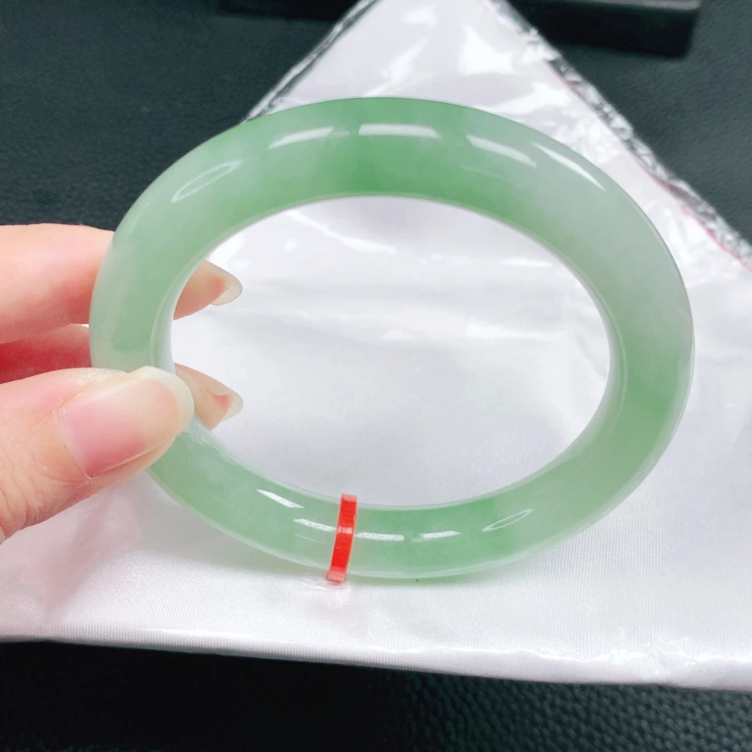 翡翠未镶嵌手镯57圈