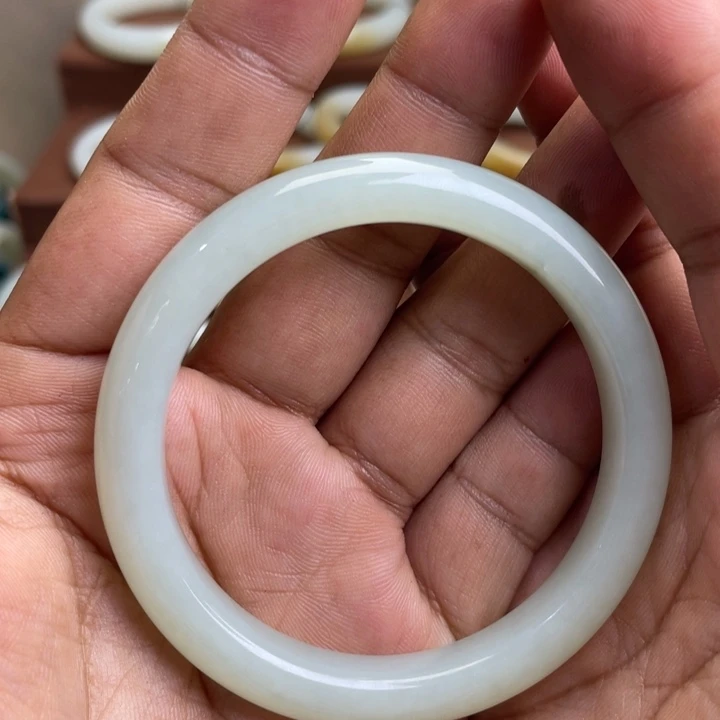【闪购商品】未镶嵌手镯和田玉