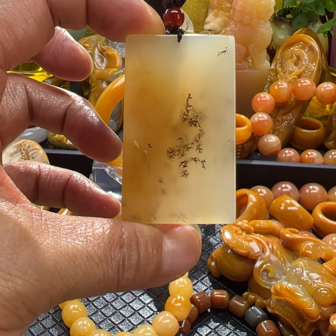 石英质玉未镶嵌颈饰