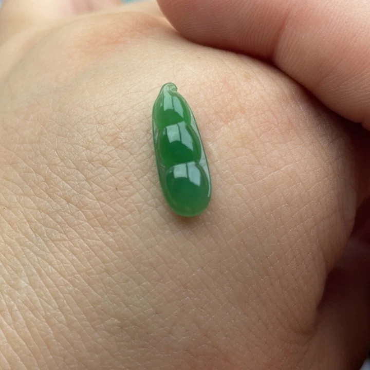 定制翡翠未镶嵌豆子