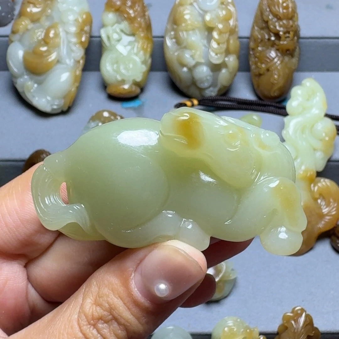 和田玉未镶嵌颈饰