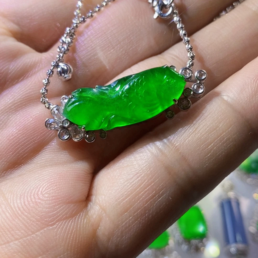 翡翠18K金镶嵌耳饰