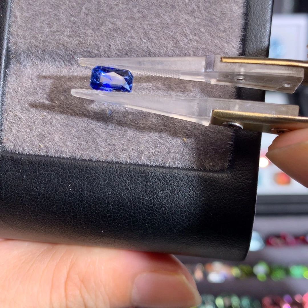 蓝宝石裸石1.6ct皇家蓝