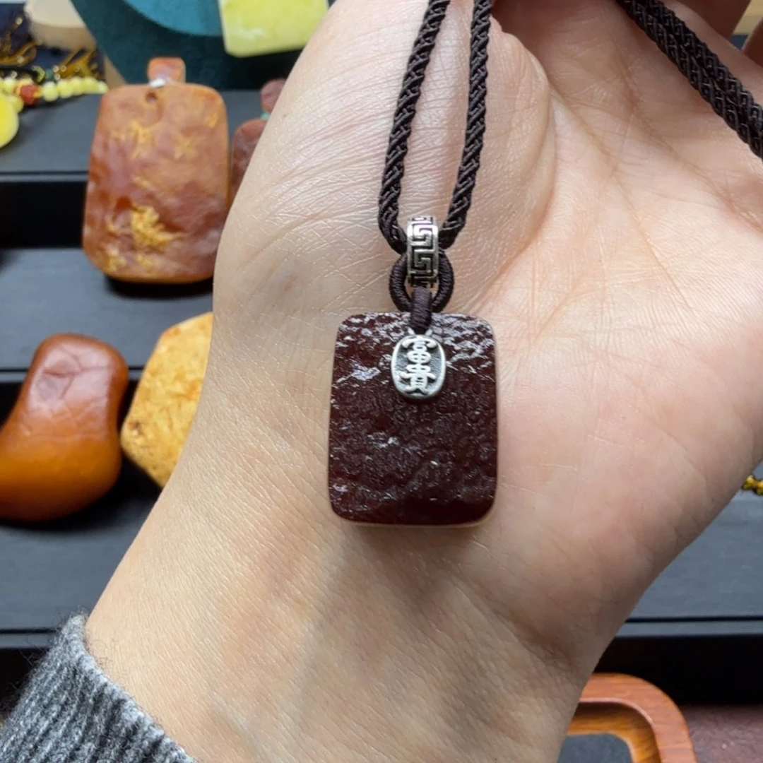 琥珀吊坠(赠链)未镶嵌