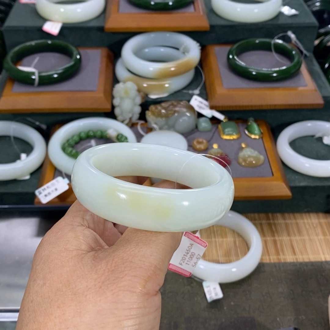 和田玉手镯未镶嵌