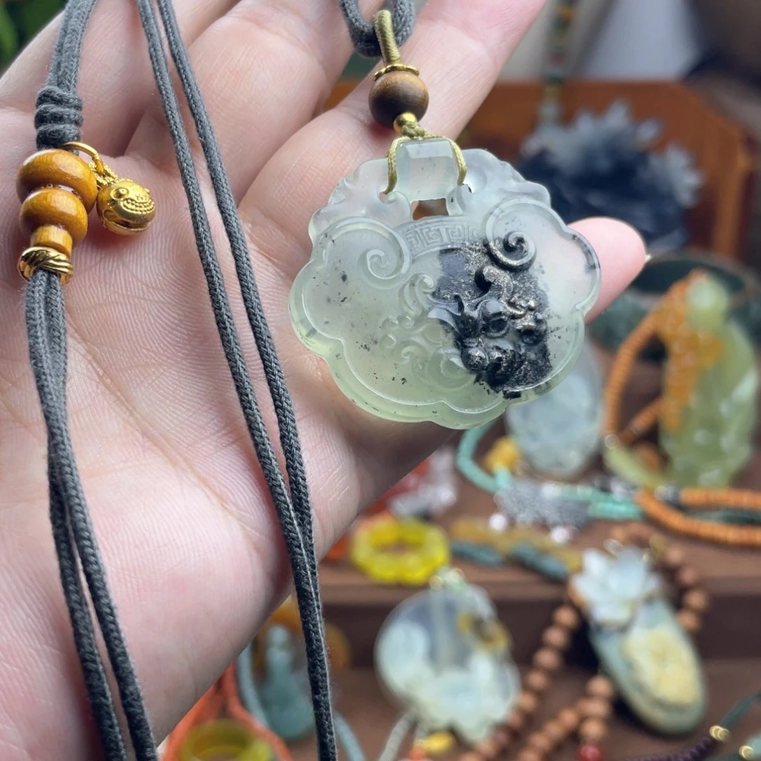 蛇纹石玉未镶嵌吊坠