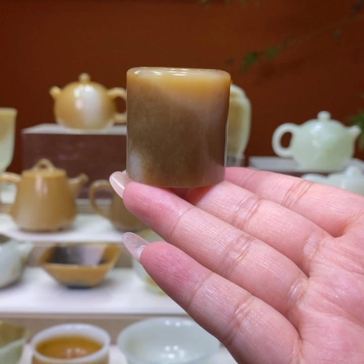 未镶嵌和田玉摆件且末浓糖扳指微瑕福利