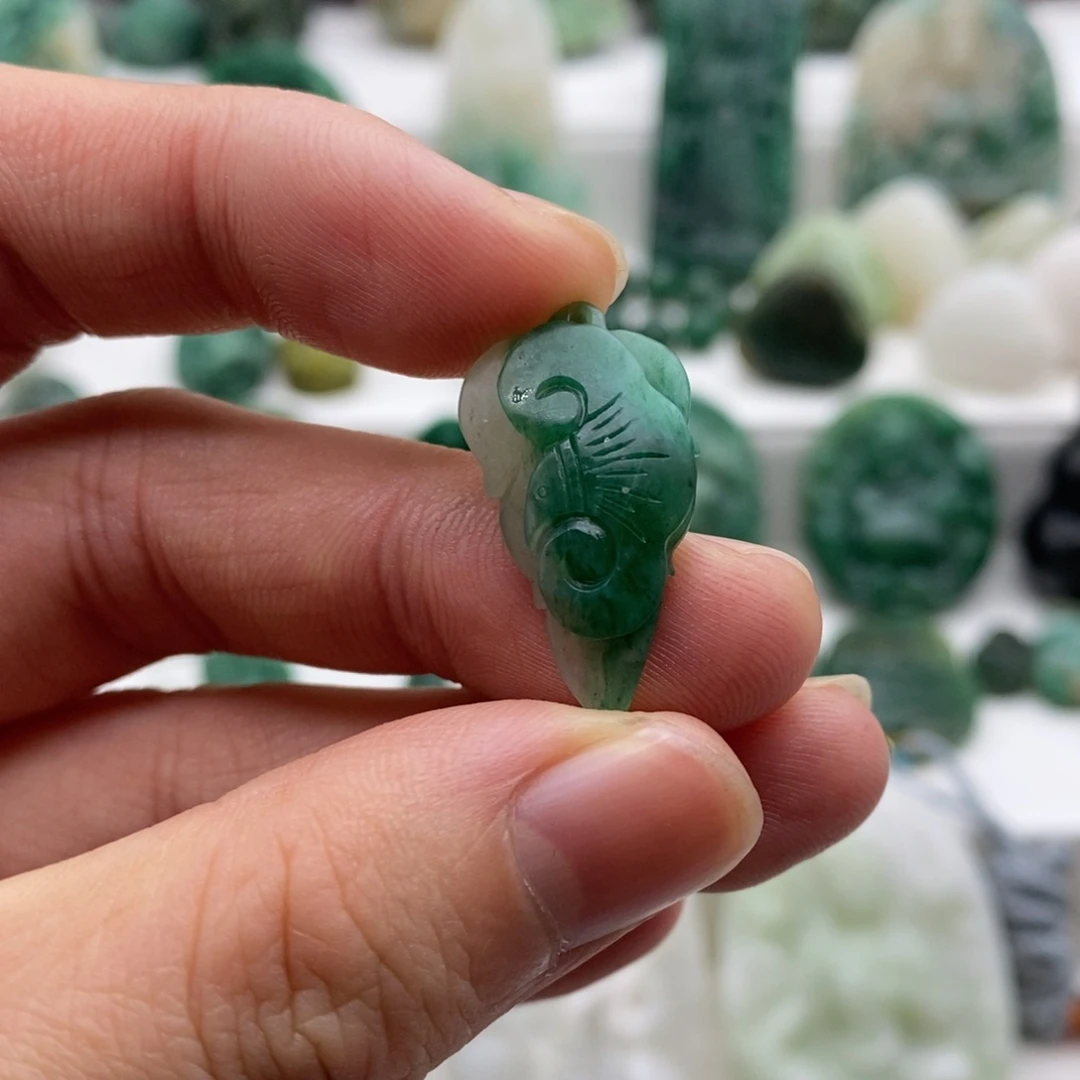 独山玉颈饰未镶嵌