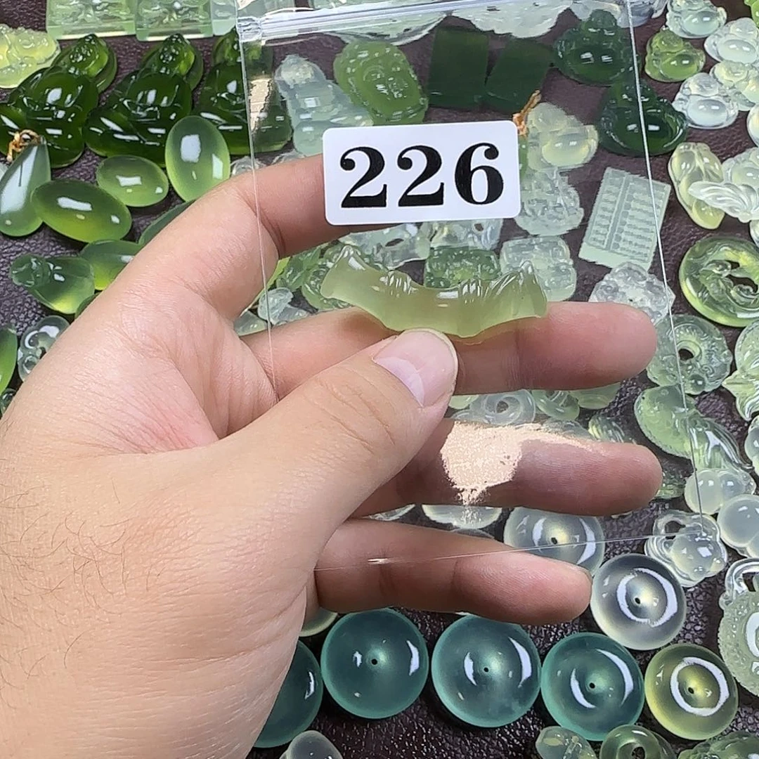 科***长蛇纹石玉未镶嵌岫玉吊坠