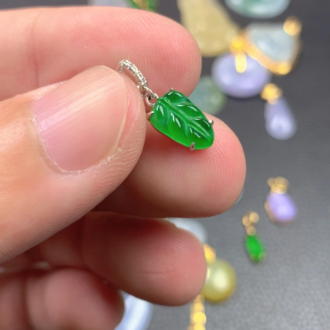 【闪购商品】颈饰18K金镶嵌翡翠翡翠
