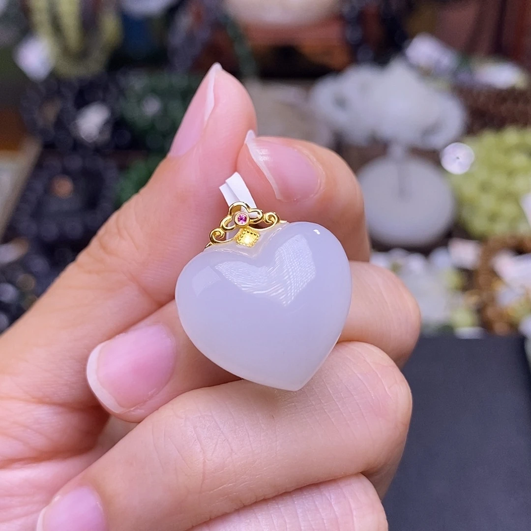 和田玉未镶嵌颈饰羊脂白桃心18.K金吊坠