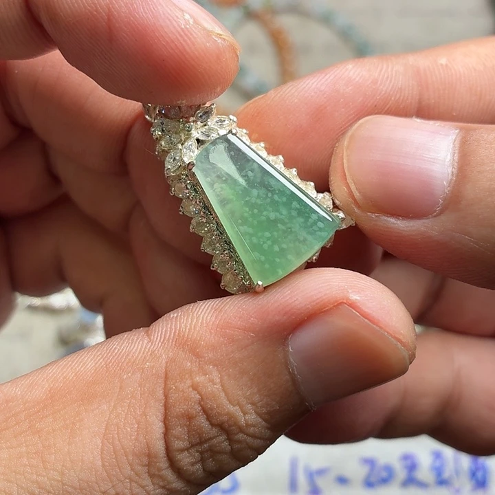 定制翡翠未镶嵌翡翠