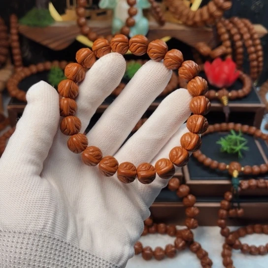 吊坠桃核12玉龙脊手串