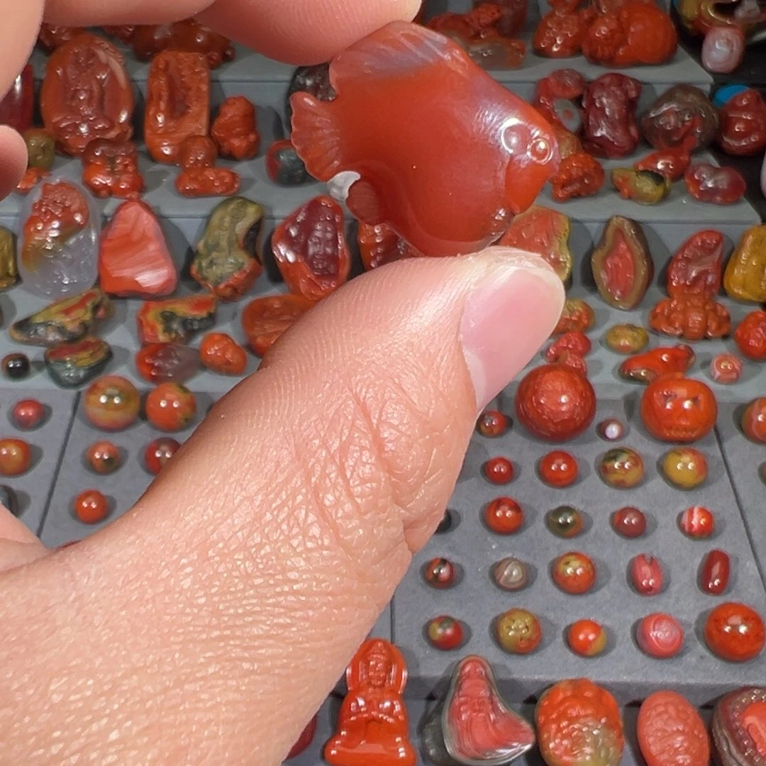 南红玛瑙未镶嵌冰红小鱼