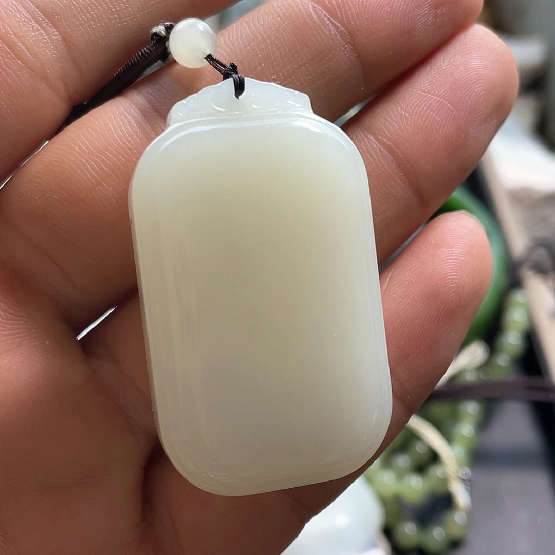 和田玉未镶嵌颈饰小****）新疆且末天泰白玉无事牌