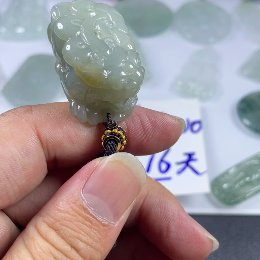 吊坠(不含链)未镶嵌翡翠…………