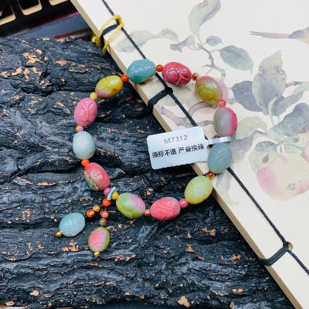 天然老矿原矿七彩盐源玛瑙精工雕刻俏色蝴蝶蛋蛋手串
