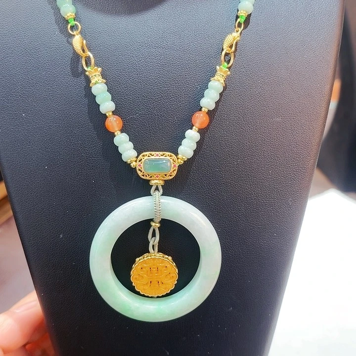 翡翠颈饰未镶嵌吊坠