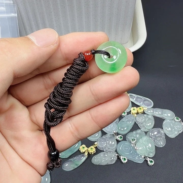翡翠未镶嵌颈饰39