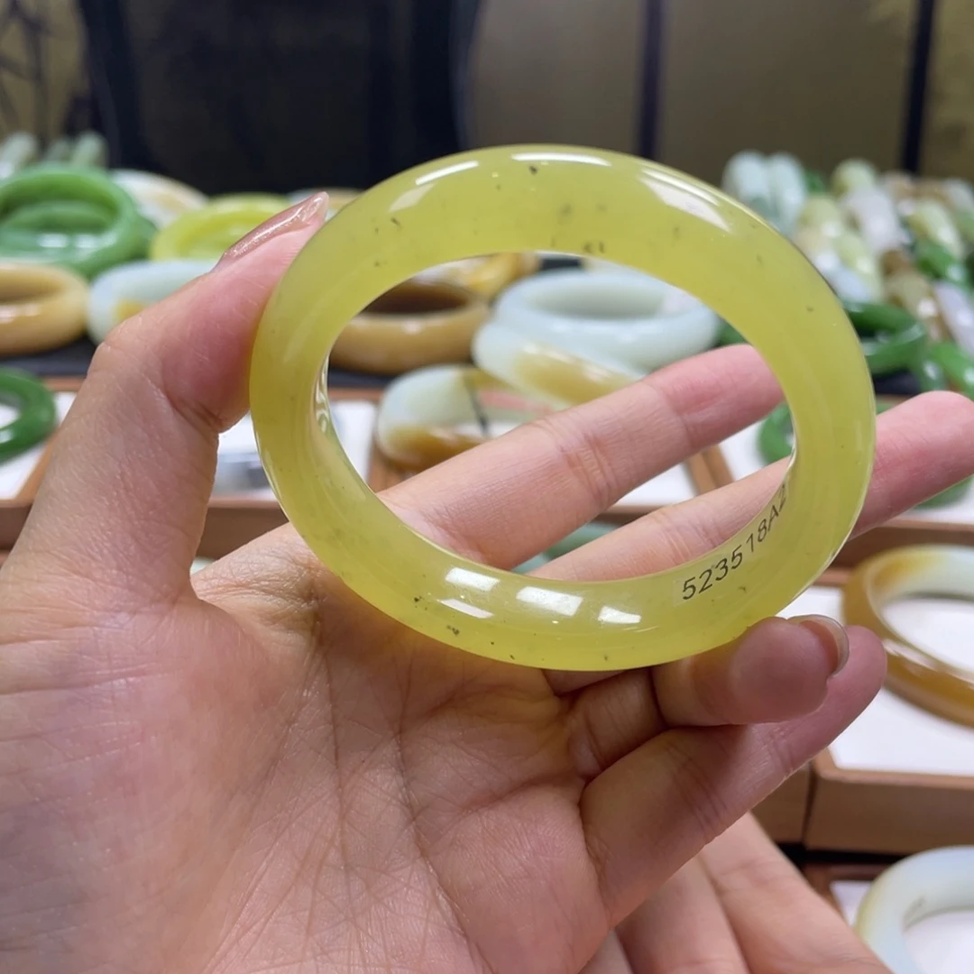 和田玉未镶嵌手镯52圈