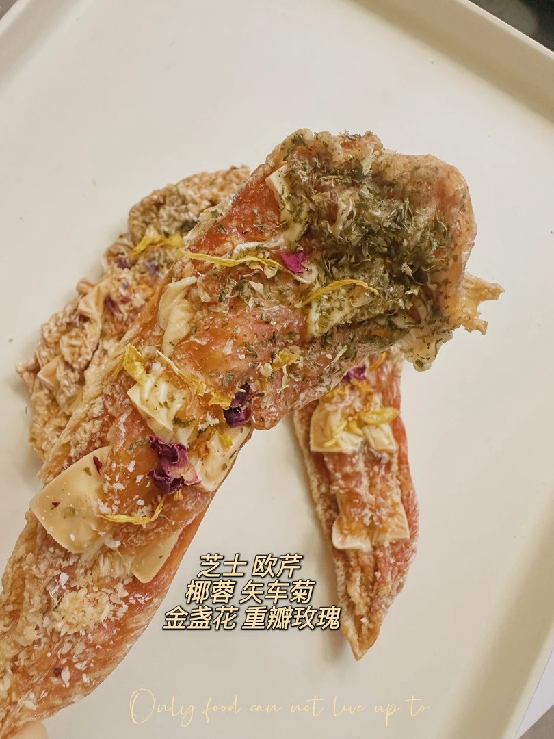 芝士鸡小胸狗狗爱吃的整支风干鸡小胸，纯手工零添加，毛孩超爱吃~