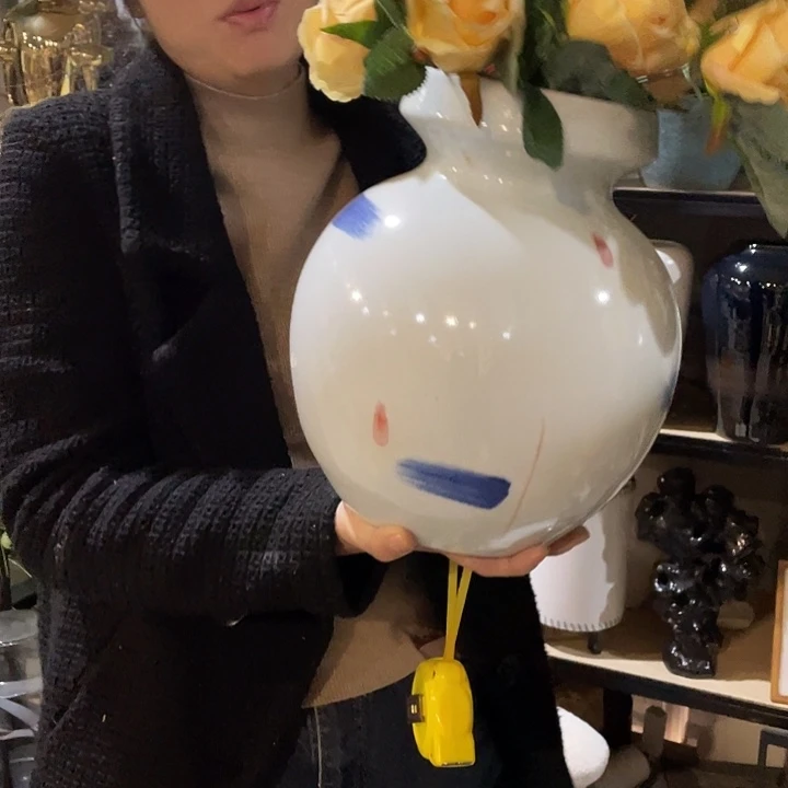 陶瓷花瓶，茶杯茶具。