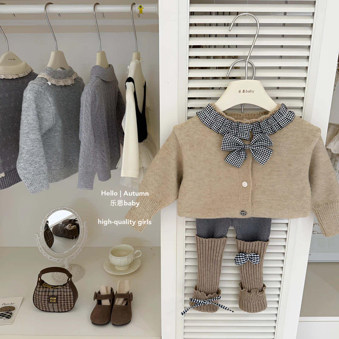 韩版童装秋冬女童咖色时尚套装格子毛衣灰拼咖格子针织裤子两件套