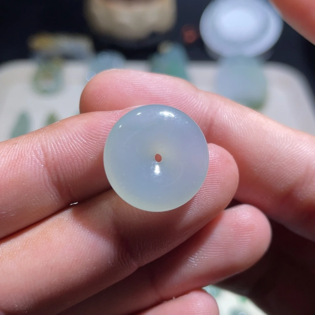 颈饰未镶嵌翡翠平安扣