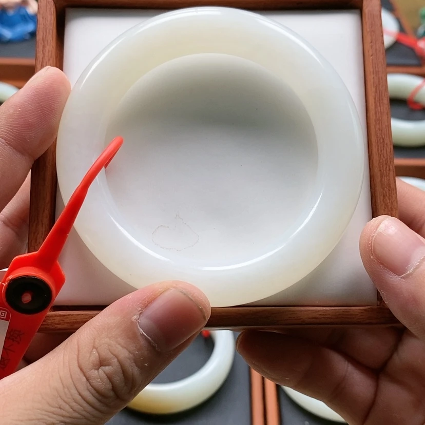 【闪购商品】未镶嵌手镯和田玉