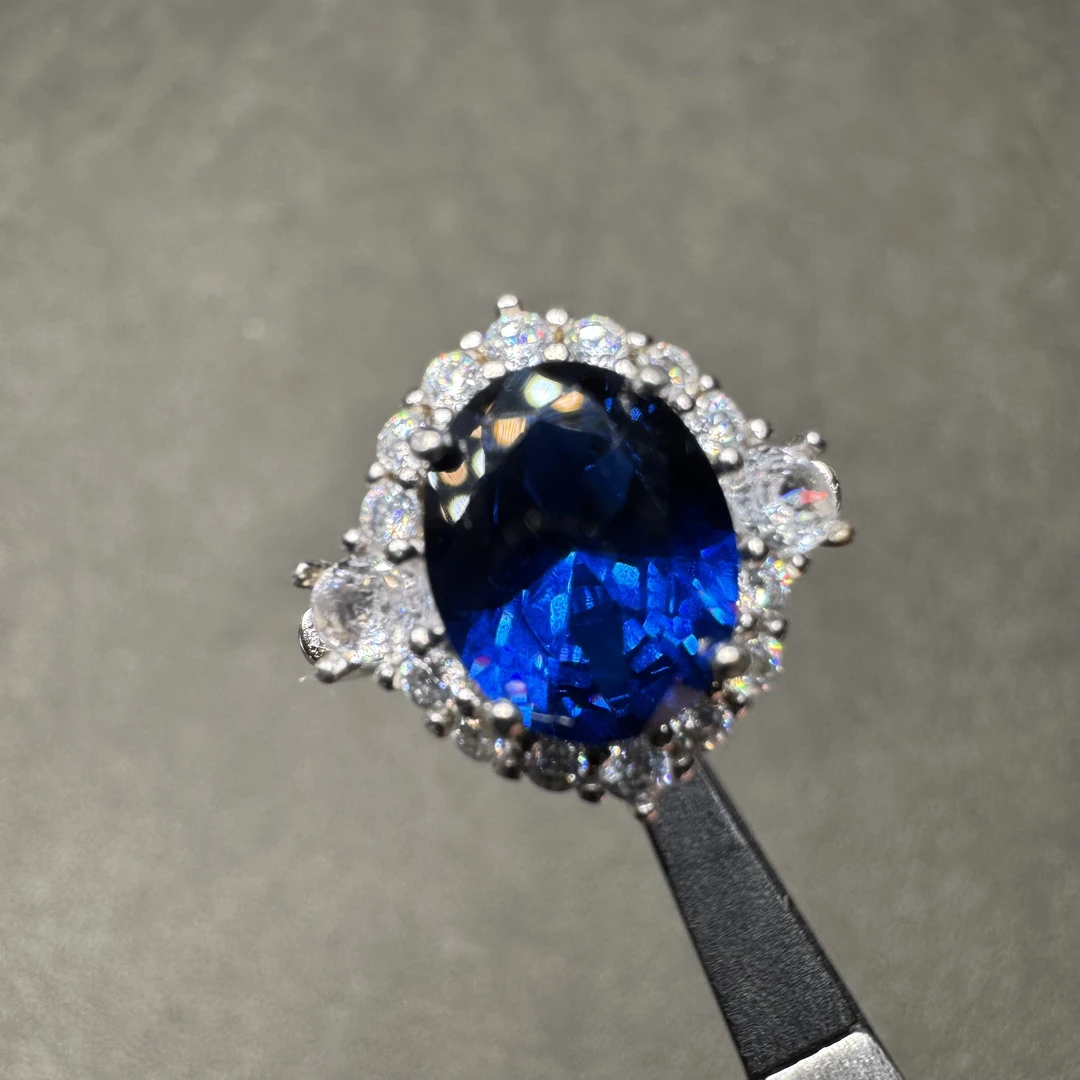 精致镶嵌 女神气质款色标级皇家蓝925银戒指076