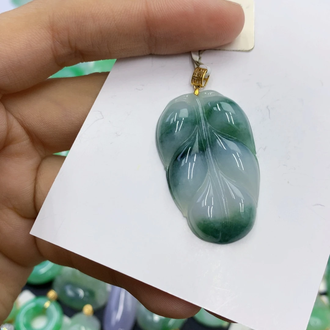翡翠18K金镶嵌颈饰翡翠