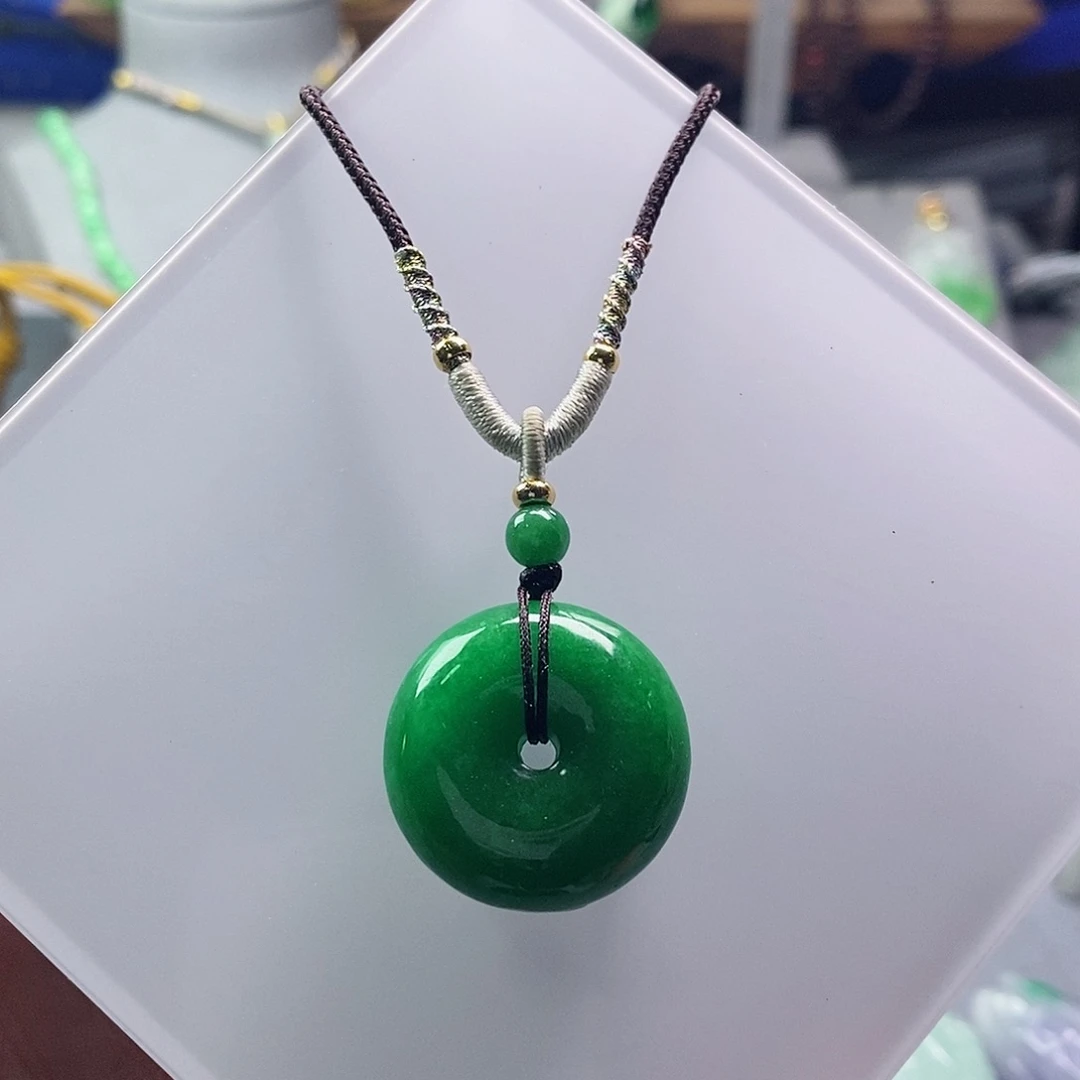 翡翠未镶嵌吊坠(赠链)